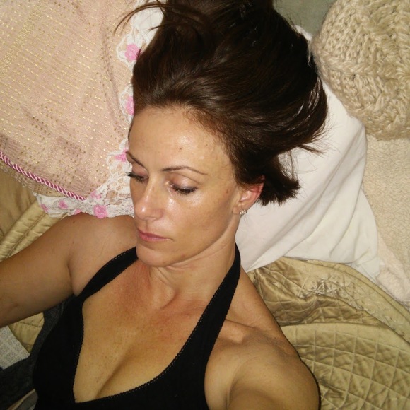 Meet your Posher, Nicole - Picture 1 of 1